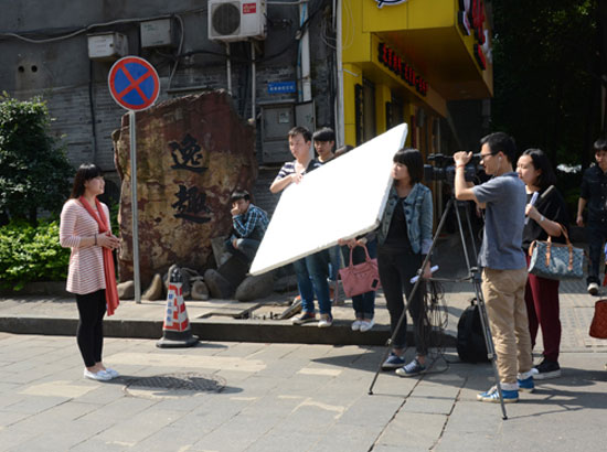 社文系播音主持专业开展电视播音现场教学活动