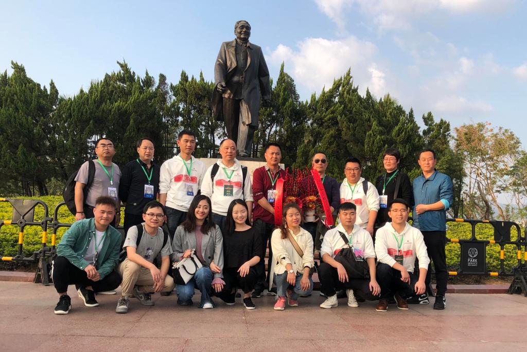 缅怀伟人展才艺  砥砺前行看今朝——学院深圳春晚演出临时党支部赴莲花山瞻仰邓小平铜像