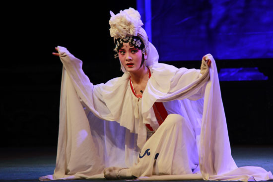 传承非物质文化遗产，展演传统经典剧目——戏剧系2013届毕业生艺术展演折子戏专场成功上演