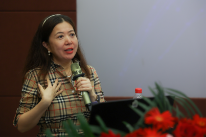 中国人民大学栾轶玫教授应邀到威廉官网讲学