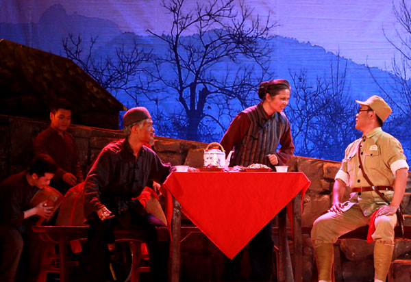 我院话剧《永不凋谢的姊妹花》在湖南科技职院精彩上演