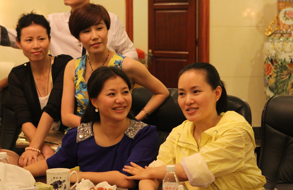 雷佳、王丽达等93级花鼓戏表演毕业生回母校共叙校友情