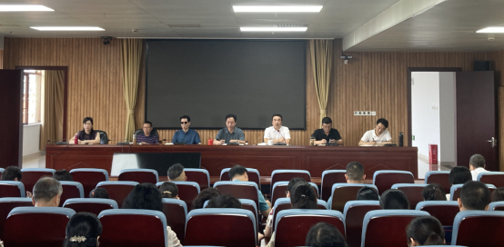 学校集中部署新学期开学相关工作