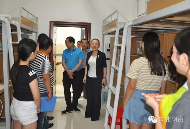 湖南省文化厅—李晖厅长：甘守三尺讲台 争做“四有教师” 做文化事业发展的开拓者