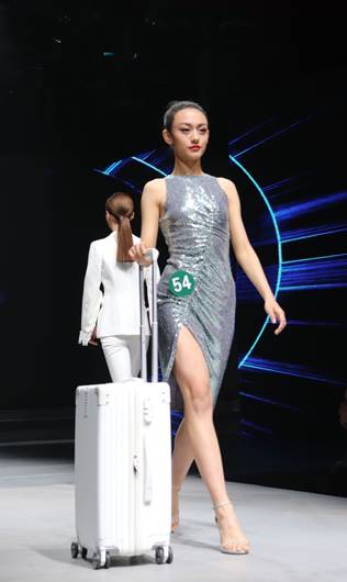 学院在全国职业院校技能大赛（中职组模特表演赛项）中喜获佳绩