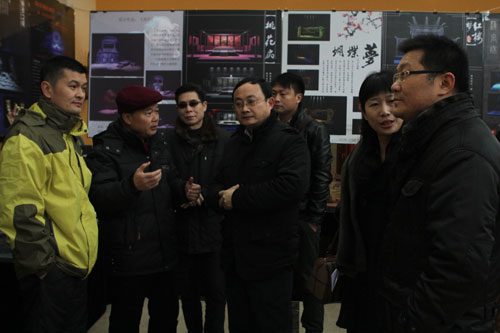 放飞梦想，高高飞翔——美术系举办2013届毕业典礼暨毕业作品展