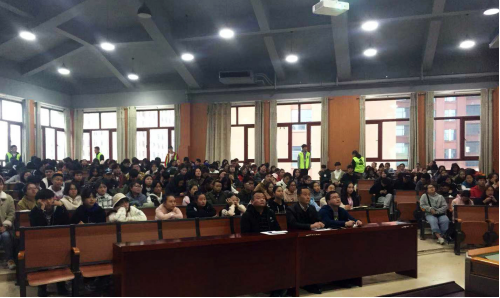 我院召开新生寝室长培训大会