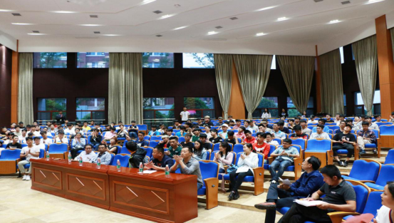 学院成功召开寝室长培训大会