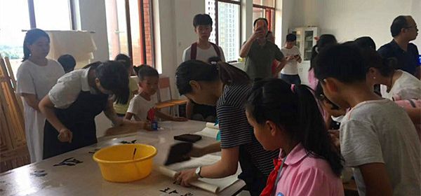 星辰在线——体验文物魅力 威廉官网中国官方网站职业教育活动周拉开帷幕