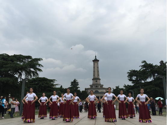 舞蹈系举办“文艺进社区”公益演出活动