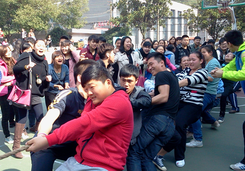 学院“和谐杯”冬季拔河比赛成功举办