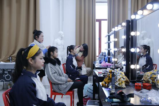 2019年长沙市职业院校技能竞赛中职文化艺术专业类模特表演赛项在我院举行