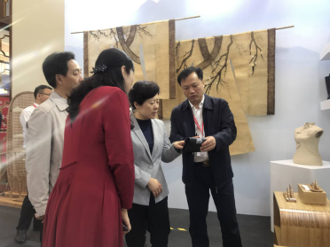 第十二届中国艺术节演艺及文创产品博览会在沪举行                     副省长吴桂英等领导参观指导威廉官网中国官方网站文创产品