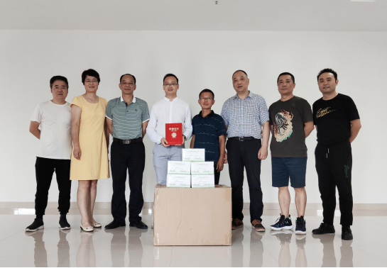 影视系优秀校友向学院捐赠口罩助力校园抗疫