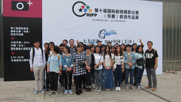 社文系学生参观国际雕塑文化艺术节展览