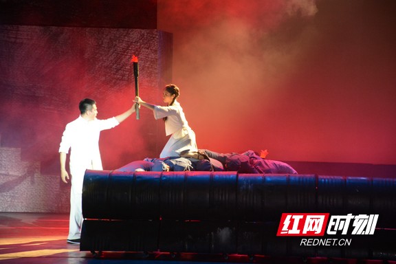 向理想与信仰致敬！原创音乐剧《风华正茂》举行验收公演