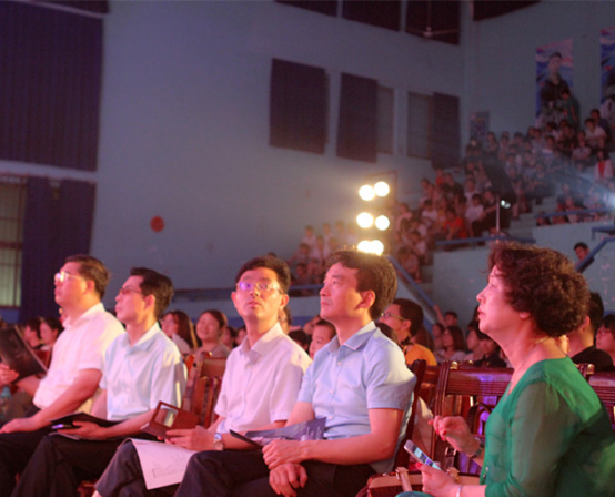 我院音乐剧《妈妈再爱我一次》在长沙学院上演