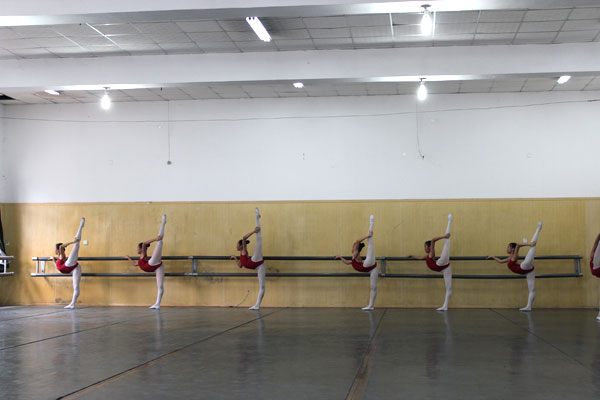 学院舞蹈系开展本学期第二次公开课观摩研讨活动