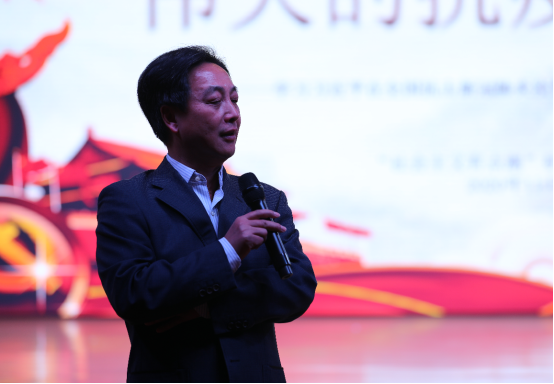 戏剧系学子宣讲抗疫精神翻转思政课堂