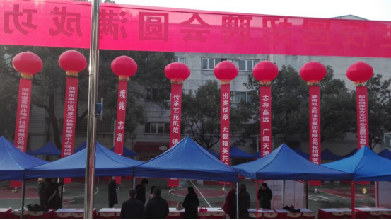 我院举行2017届毕业生招聘会​100多家单位来院揽才​