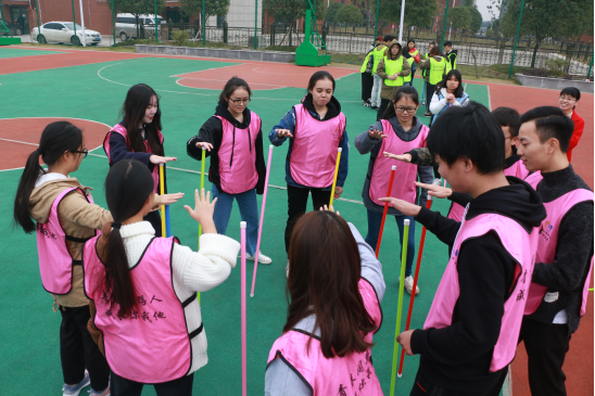 心育中心组织开展素质拓展活动