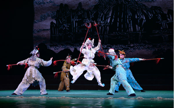 戏剧系戏曲表演专业毕业班“湘花烂漫”专场晚会隆重上演