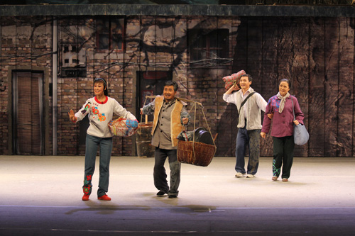 大型秦腔现代戏《西京故事》在我院上演