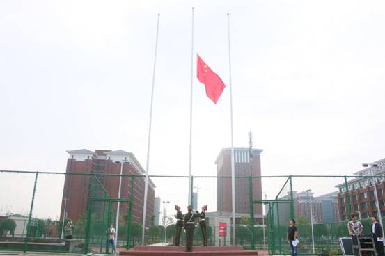 学院举行2017年秋季学期第一次升旗仪式