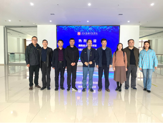 省少儿图书馆金铁龙馆长一行来校洽谈合作事宜