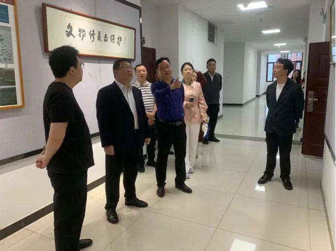 海南省旅游与文化广电体育厅副厅长王忠云一行来校调研