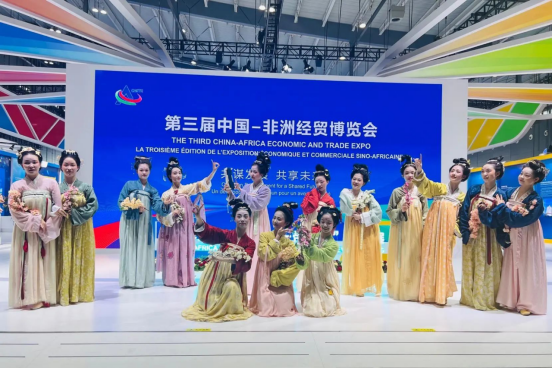 湖艺创演作品“出画入戏”《汉宫春晓图》亮相中非经贸博览会