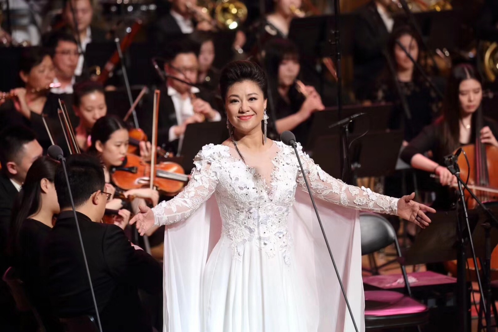 歌唱家、我院知名校友王丽达博士毕业音乐会广获赞誉