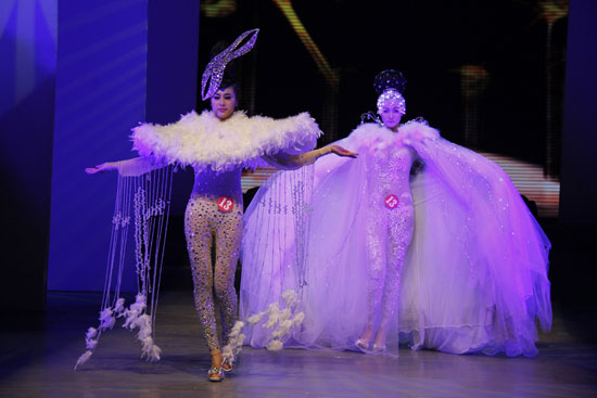 《筑梦空间》，好梦迭出——美术系2013届人物形象设计专业毕业生的专场晚会华丽上演