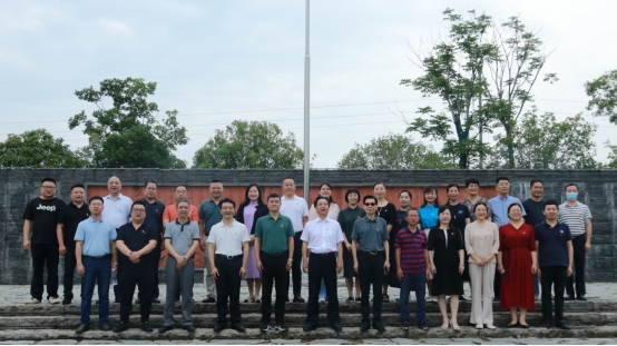 学校党委理论学习中心组举行“以学增智”专题研讨