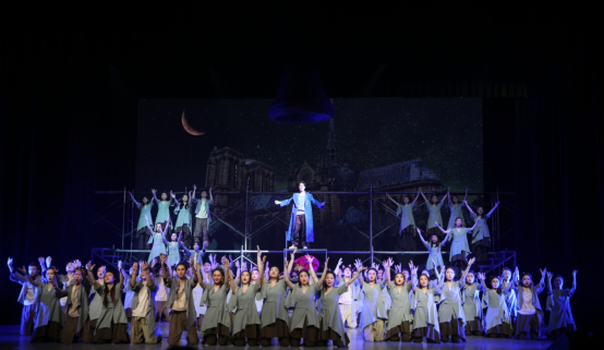 戏剧系毕业生倾情演绎经典音乐剧《巴黎圣母院》