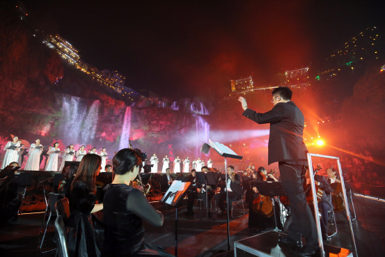 湖艺交响乐团奏响“百年风华”