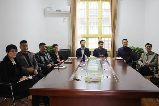 我院党委组织各党支部认真收看十九大开幕式​