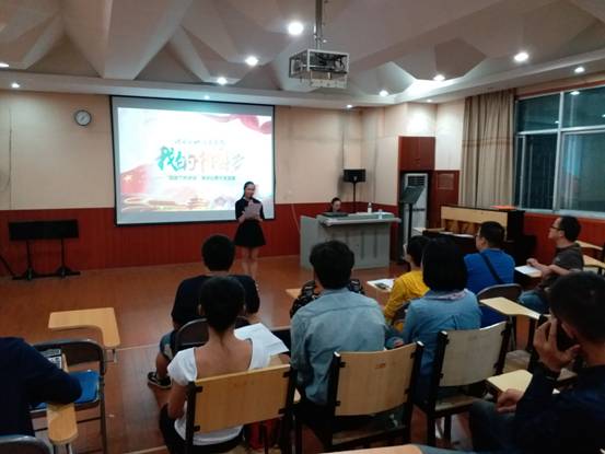 学院举行国旗下的演讲月度决赛