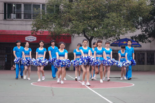 挥洒汗水、舞动青春——美术系首届啦啦操比赛圆满举行