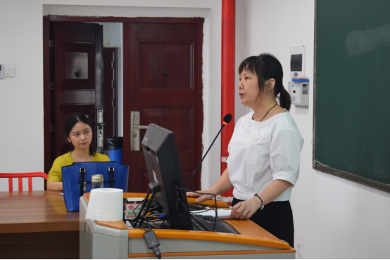 美术系副教授李享做专题讲座