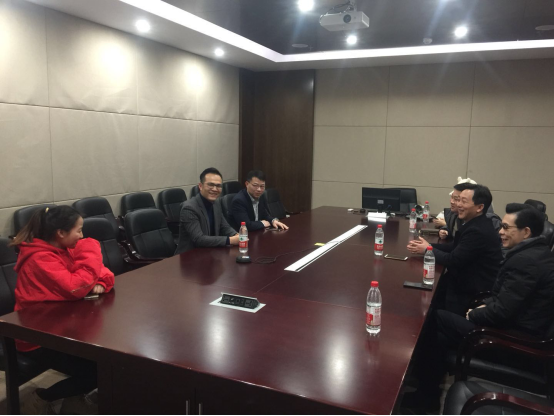 学院领导慰问家庭经济困难学生