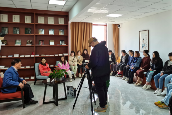 学院老领导为在校师生讲述红色故事