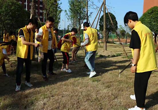 影视系开展“五四青年志愿者活动”