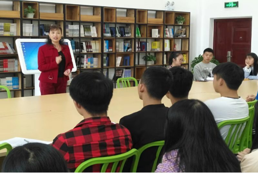 读书协会举办“悦读暨专业知识分享会”