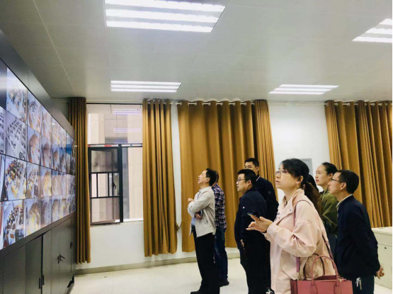 院领导对节后返校教学情况进行全面巡查