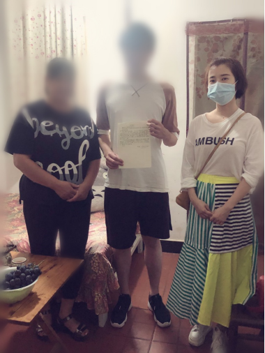 病魔无情人间有爱  学院为病重学生送温暖