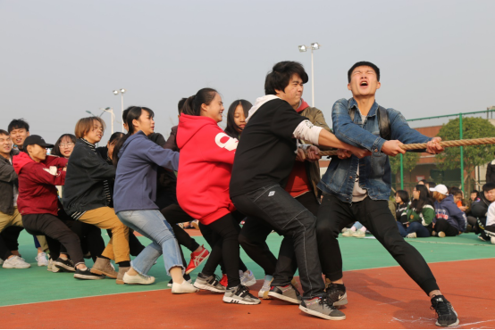 影视系成功举办拔河比赛
