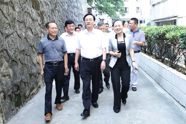 李友志副省长调研省艺术职院