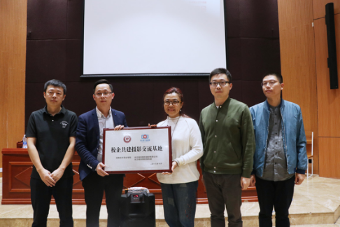 影视系举办摄影摄像器材使用现场体验分享会